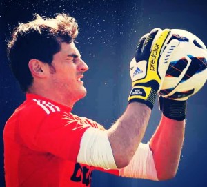 Iker Casillas (Foto oficial Facebook)