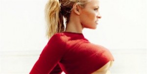 Pamela Anderson zoomin