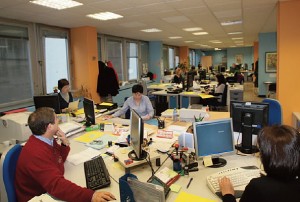 Funcionarios en sus oficinas (Foto Ministerio de Administraciones Públicas) 2