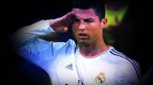 cristiano ronaldo saluda como comandante
