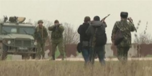 soldados ucranianos se encaran con rusos