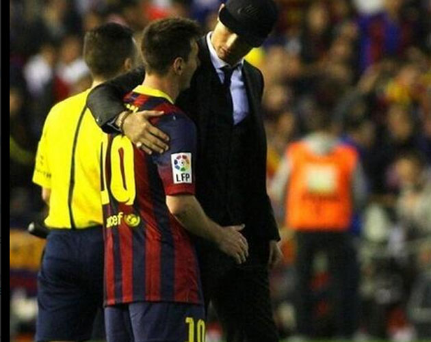 Ronaldo consuela a Messi, la foto de la deportividad del siglo en el fútbol