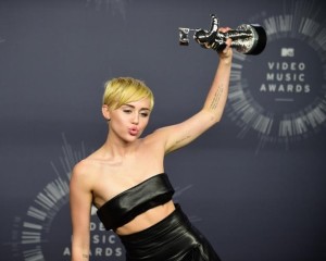 Miley Cyrus brilló en los MTV Music Awards 2014
