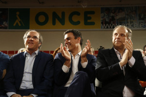 Angel Gabilondo, Pedro Sánchez y Antonio Carmona (Foto Flickr PSOE)