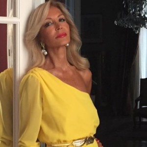 Carmen Lomana