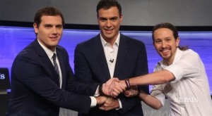 Pedro Sánchez con Albert Rivera y Pablo Iglesias en el debate de El País