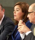 Soraya Sáenz de Santamaría, Luis de Guindos y Cristóbal Montoro en la rueda de prensa posterior al Consejo de Ministros (Foto Moncloa)