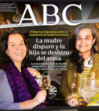 María Montserrat González Fernández y su hija, en la portada de 'ABC' de hoy
