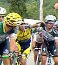 pelea ciclistas vuelta españa Brambilla y Ivan Rovny