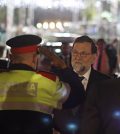 Rajoy, con un Mosso (Foto Moncloa)
